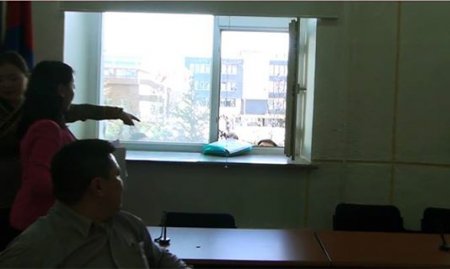  Сонгуулийн хорооны дарга н.Батдэлгэр ээ? Төрийн албанаас ч даруйхан холд