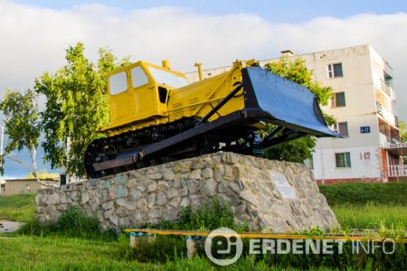 Аймгийн хэмжээнд албан ёсны бүртгэлтэй 22 хөшөө, дурсгал байдаг