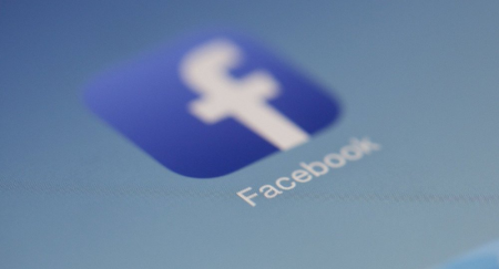 Фэйсбүүк компани хуурамч хаягийг хаажээ